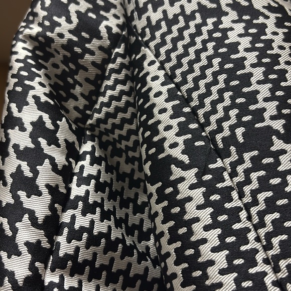 NWT -  3/4 Formal
Coat. Fits 8-10 w/curves. Tie Belt,Notched  Collar,Vented hem - Picture 8 of 8